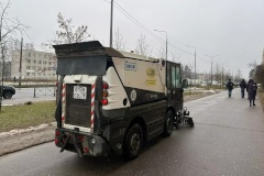 В связи с тёплой погодой коммунальщики Петербурга перешли на весенний режим уборки улиц