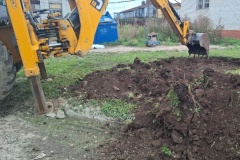 В Стрельне началось благоустройство контейнерной площадки на Боровой улице