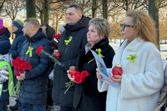 На Пискарёвском мемориальном кладбище состоялась 13-я городская мемориальная акция «Свеча памяти»