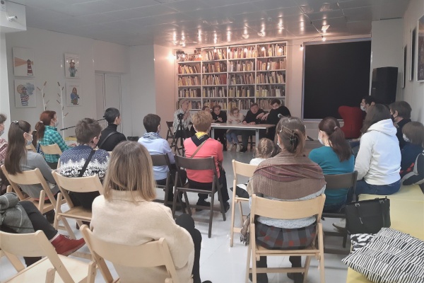 В библиотечном центре «Маяк» актеры театра «Левендаль» прочитали сатирическую сказку М. Е. Салтыкова-Щедрина