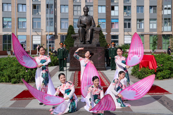 Открытие площади Хошимина