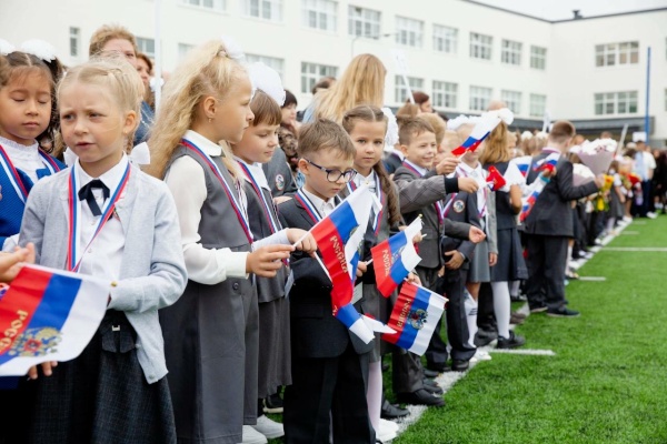 Глава администрации Андрей Чапуров поздравил Пушкинский район с Днём знаний