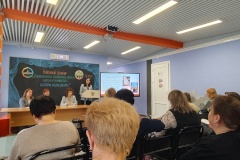 На базе школы № 215 Фрунзенского района состоялся семинар «Индивидуальные образовательные маршруты учителя и обучающегося: разработка, внедрение, контроль»