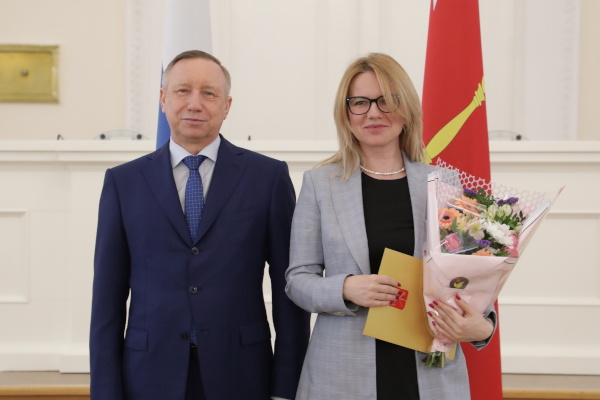 Александр Беглов наградил представителей бизнеса, помогавших петербуржцам в период пандемии в рамках акции #МыВместе