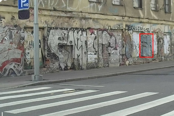 Владелец здания на Константина Заслонова заметил проблему с фасадом только после штрафа от нейросети