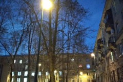 В жилом квартале у станции метро «Черная речка» подключено новое наружное освещение