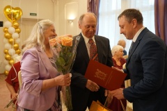 В Колпино чествовали супружеские пары, отметившие золотую, изумрудную и бриллиантовую свадьбы