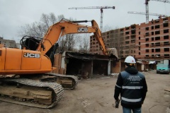 На освобождаемой для строительства школы территории большинство гаражей освобождены пользователями самостоятельно