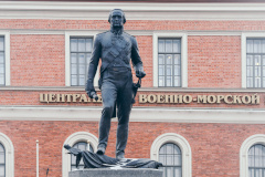 Александр Беглов и главком ВМФ Александр Моисеев возложили цветы к памятнику адмиралу Ушакову в день 280-летия великого флотоводца
