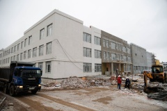 Готовность нового здания для Петергофской гимназии составляет 65%