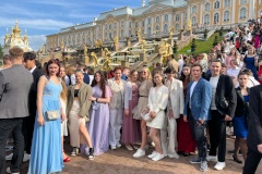 Лучшие выпускники Выборгского района побывали на балу в Петергофе!