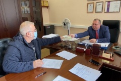 Деньги, обнаруженные в полузаброшенном гараже, переданы законному владельцу