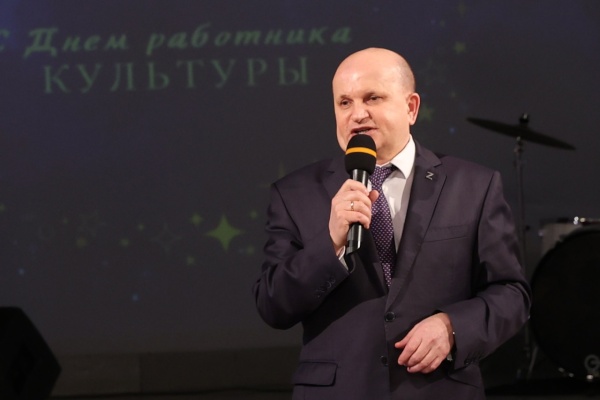 В Клубе «Выборгская сторона» глава района поздравил работников культуры