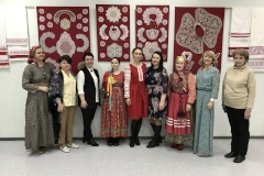 Кружевницы из Приморского культурного центра провели мастер-класс в Тосно