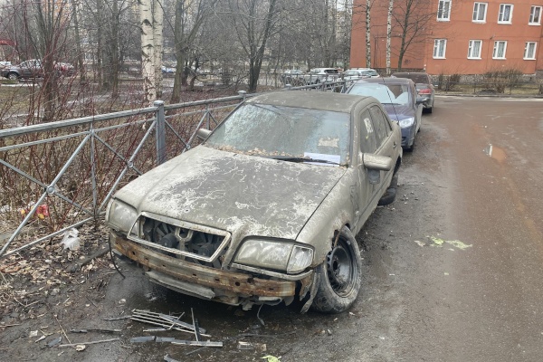 Администрация Красносельского района Санкт‑Петербурга уведомляет о выявлении разукомплектованных транспортных средств