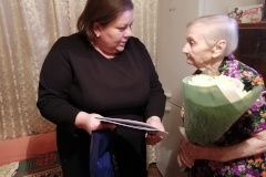 Администрация Калининского района поздравила с 95-летним юбилеем Клименкову Валентину Ивановну