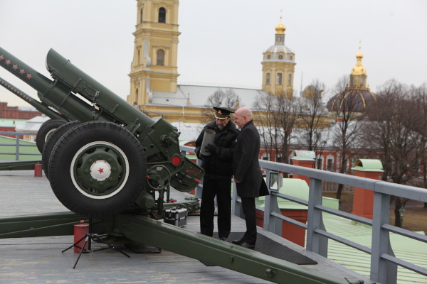 Сегодня над городом прогремел полуденный выстрел из пушки, посвященный 100-летию Невского района