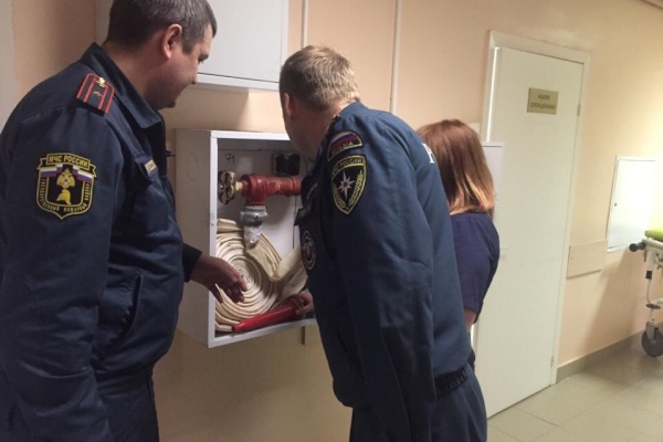 Сотрудники отдела надзорной деятельности и профилактической работы Фрунзенского района в период новогодних и рождественских праздников проводят профилактические мероприятия