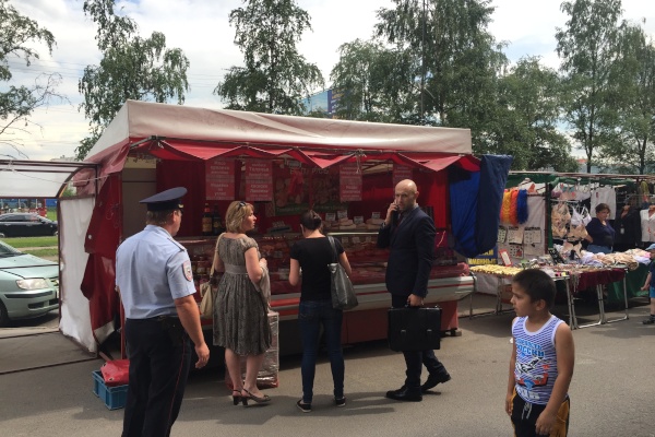 В Невском районе прошел рейд против незаконной торговли