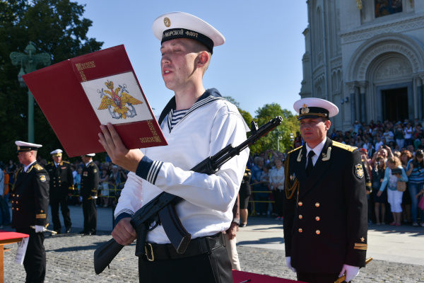 На Якорной площади состоялась торжественная церемония принятия присяги