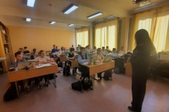 В 14 школах Фрунзенского района сотрудники Госавтоинспекции провели занятия по дорожной безопасности