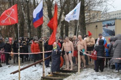 Моржи посвятили заплыв Ленинградскому дню Победы