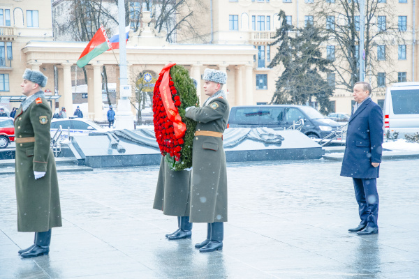 Возложение венков к Монументу Победы в Минске