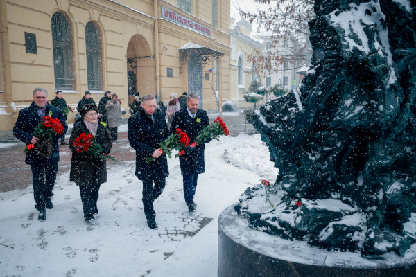 Первые почётные знаки в честь 80-летия снятия блокады вручили в Музее обороны и блокады Ленинграда