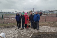 На территории площадки для выгула и дрессировки собак на Витебском проспекте в рамках весеннего месячника по благоустройству были произведены работы по озеленению