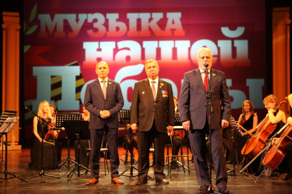 "Музыка нашей Победы" прозвучала в театре "Мюзик-Холл" для жителей Невского района