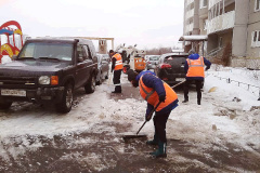 Во Фрунзенском районе проходит субботник