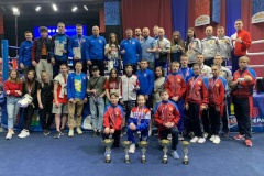 Серебряных чемпионов кикбоксинга тренируют в нашем районе