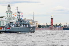 В честь Дня Военно-Морского Флота будут зажжены факелы Ростральных колонн