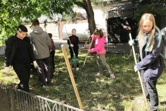 Трудовой отряд благоустроил дворы района