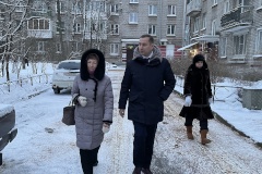 Сегодня заместитель главы администрации Антон Полянский проконтролировал уборку квартала