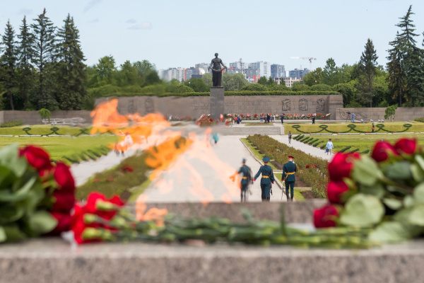 Торжественно-траурная церемония на Пискаревском мемориальном кладбище
