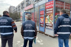 От незаконно размещенного торгового павильона освобождается земельный участок площадью 30 кв.м