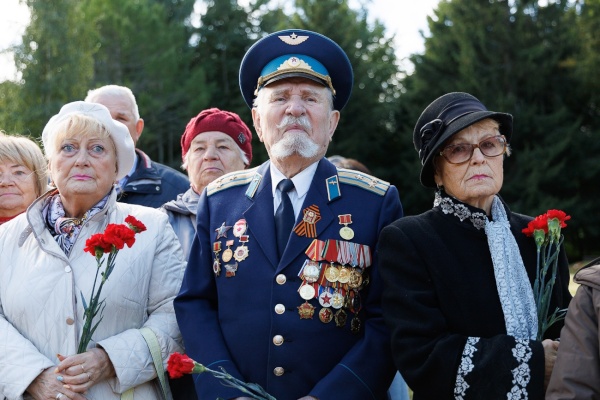 Петродворцовый район почтил память жертв блокады Ленинграда