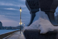 Смольную набережную украсили чугунные фонари