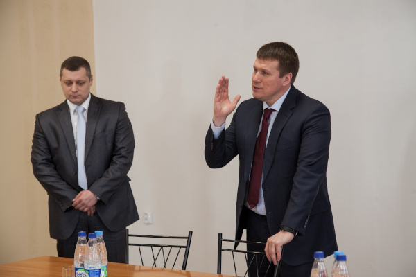 Глава Администрации  Кронштадтского района Василий Пониделко поздравил работников ЖКХ с их профессиональным праздником