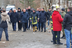 Губернатор Петербурга Александр Беглов прибыл на место происшествия и  встретился с жителями