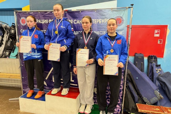 Фехтовальщики вновь блистают на традиционном турнире