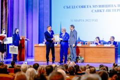 Муниципальные депутаты трудоустроили на лето более 2 тысяч петербургских подростков