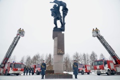 В парке Героев-Пожарных открыт монумент в честь спасателей и огнеборцев