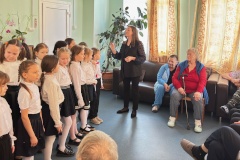 Посетителей отделения временного проживания Комплексного центра социального обслуживания населения поздравили учащиеся детской школы искусств им. П.А. Серебрякова