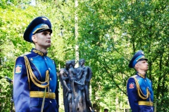 На Серафимовском кладбище почтили память погибших десантников 