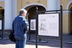 До конца августа у Гостиного Двора проходит выставка плакатов победителей конкурса «СОхранить»