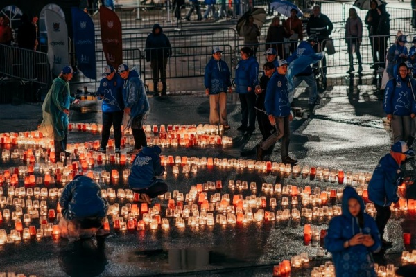 Молодые петербуржцы приняли участие во всероссийской акции «Свеча памяти», посвященной 80-летию Победы.