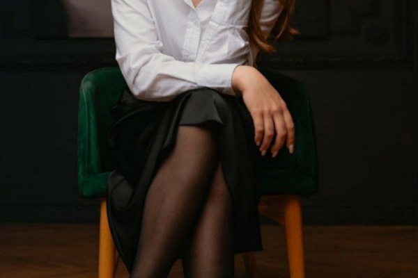 Анна Калинина, ученица 11-2 класса гимназии № 107, сдала ЕГЭ по русскому языку на 100 баллов!