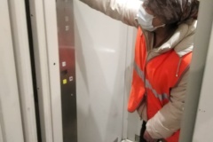 Во Фрунзенском районе продолжается дезинфекция парадных